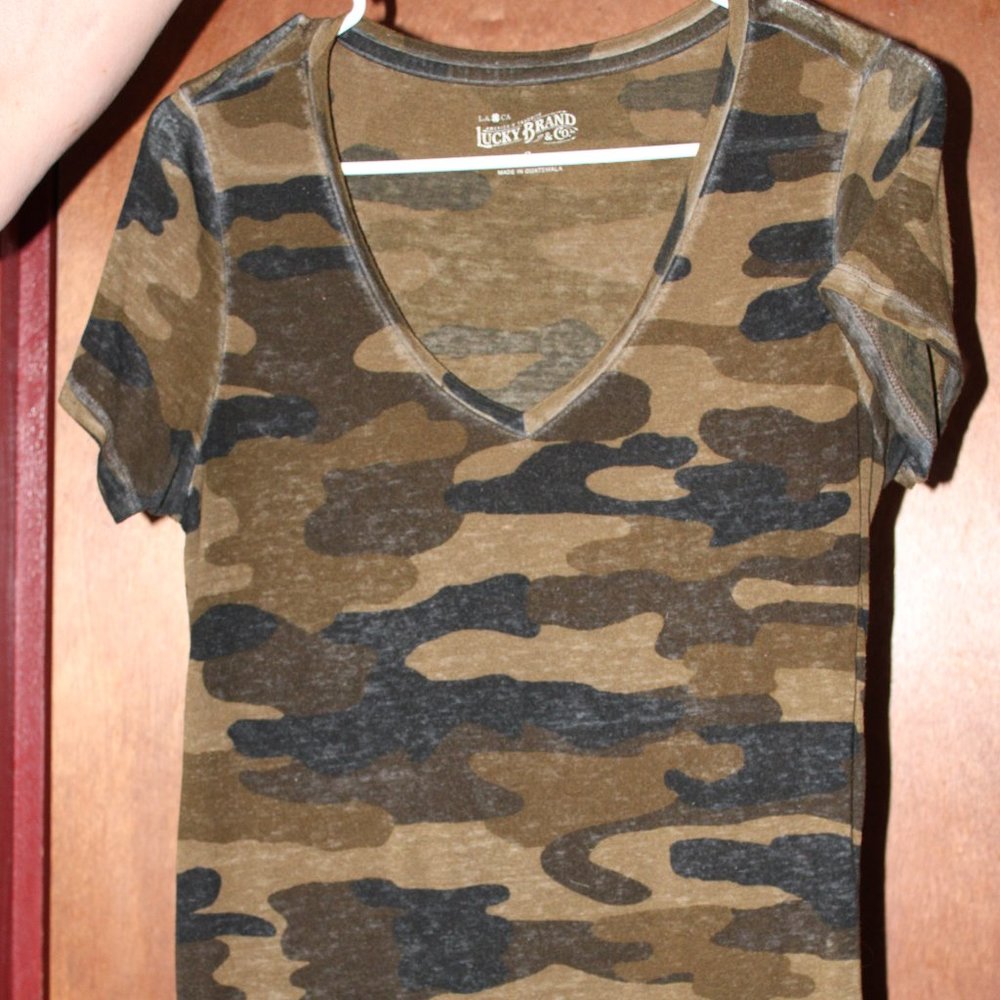 Lucky brand camouflage t-shirt